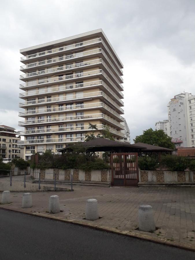 Appartement Hyper Centre Avec Garage Saint-Etienne  Eksteriør bilde